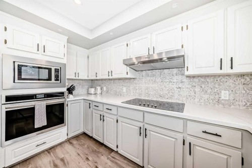 47 Canterbury Court Sw, Calgary, AB - Indoor Photo Showing Kitchen With Upgraded Kitchen