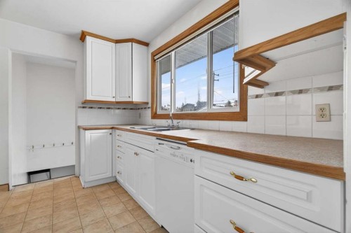 58 Westwood Drive Sw, Calgary, AB - Indoor Photo Showing Kitchen With Double Sink