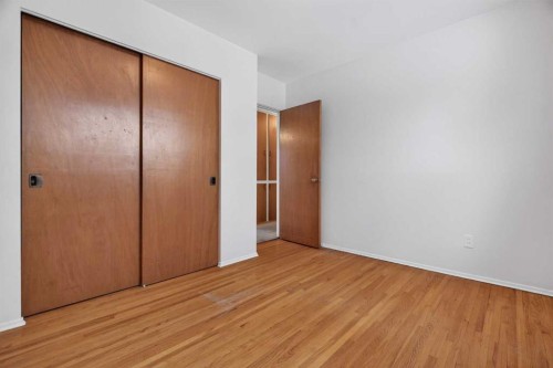 58 Westwood Drive Sw, Calgary, AB - Indoor Photo Showing Other Room