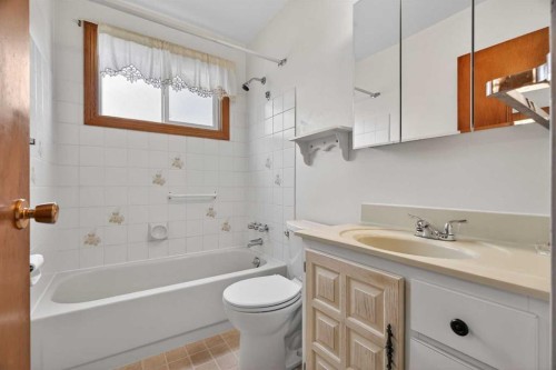 58 Westwood Drive Sw, Calgary, AB - Indoor Photo Showing Bathroom