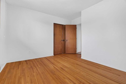 58 Westwood Drive Sw, Calgary, AB - Indoor Photo Showing Other Room