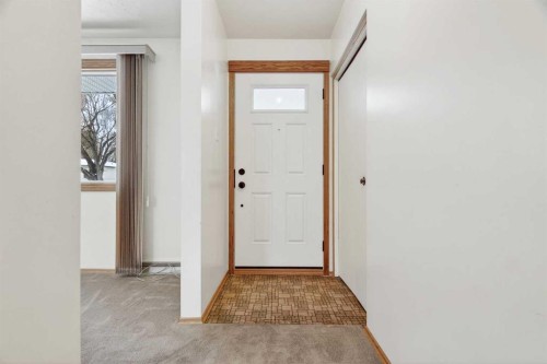 58 Westwood Drive Sw, Calgary, AB - Indoor Photo Showing Other Room