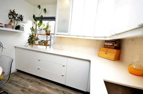 2412 35 Street Se, Calgary, AB - Indoor Photo Showing Other Room