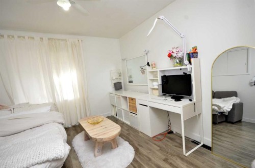 2412 35 Street Se, Calgary, AB - Indoor Photo Showing Other Room