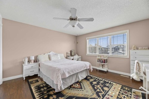 166 Evansmeade Circle North, Calgary, AB - Indoor Photo Showing Bedroom