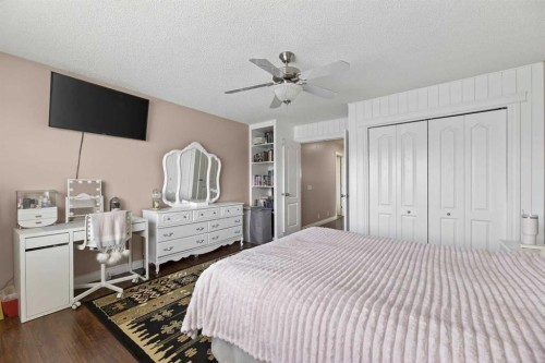 166 Evansmeade Circle North, Calgary, AB - Indoor Photo Showing Bedroom