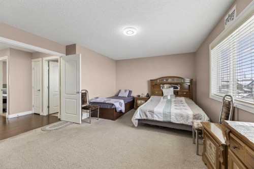 166 Evansmeade Circle North, Calgary, AB - Indoor Photo Showing Bedroom