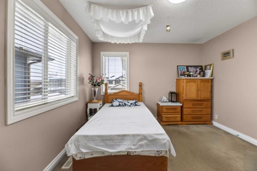 166 Evansmeade Circle North, Calgary, AB - Indoor Photo Showing Bedroom