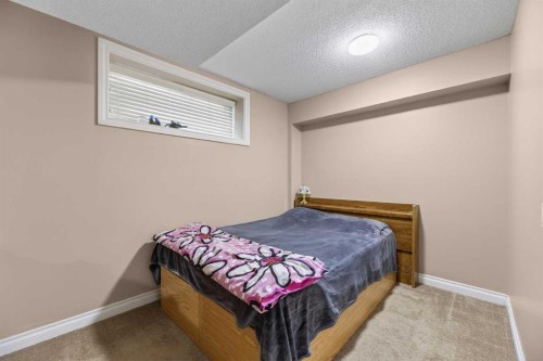 166 Evansmeade Circle North, Calgary, AB - Indoor Photo Showing Bedroom
