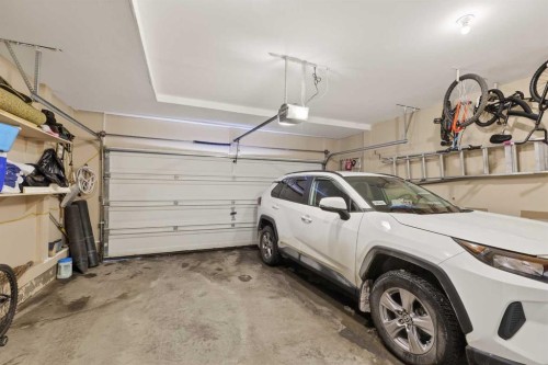 166 Evansmeade Circle North, Calgary, AB - Indoor Photo Showing Garage
