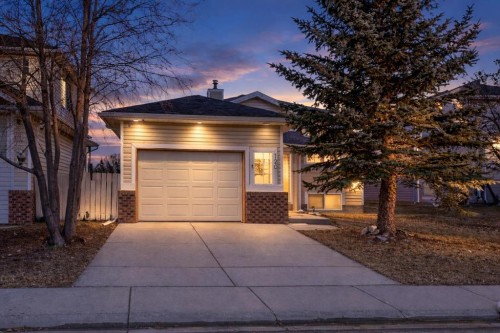 120 Creek Gardens Place NW Airdrie, AB T4B 2P7