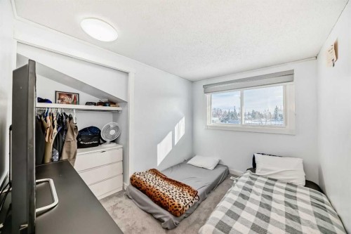 584 Whiteridge Way Ne, Calgary, AB - Indoor Photo Showing Bedroom