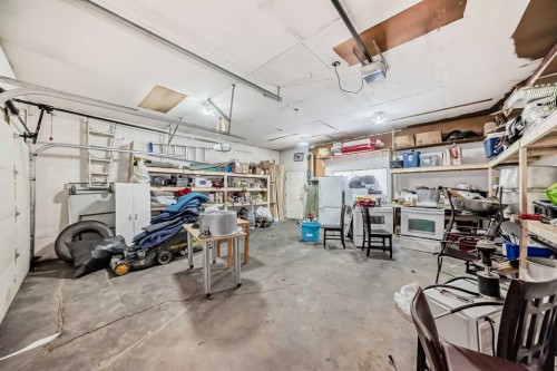 584 Whiteridge Way Ne, Calgary, AB - Indoor Photo Showing Garage