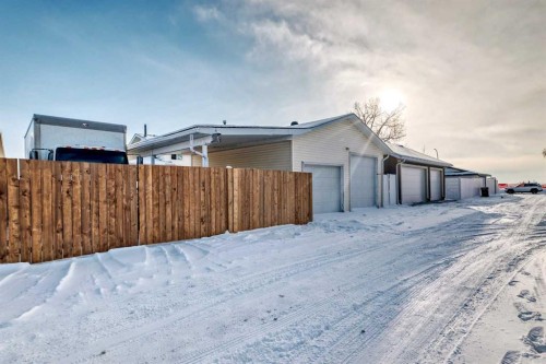 584 Whiteridge Way Ne, Calgary, AB - Outdoor