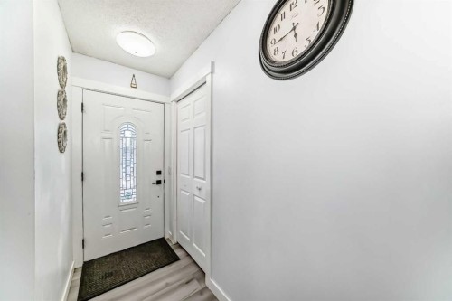 584 Whiteridge Way Ne, Calgary, AB - Indoor Photo Showing Other Room