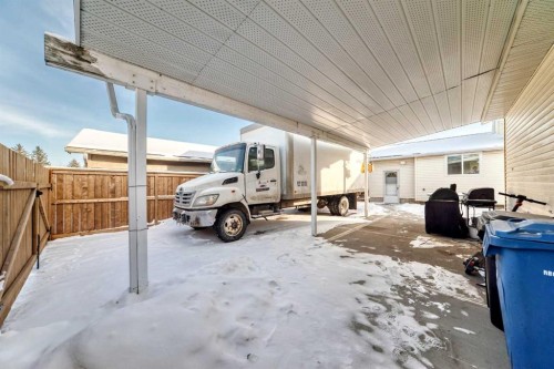 584 Whiteridge Way Ne, Calgary, AB -  Photo Showing Garage