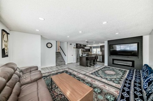 584 Whiteridge Way Ne, Calgary, AB - Indoor Photo Showing Living Room