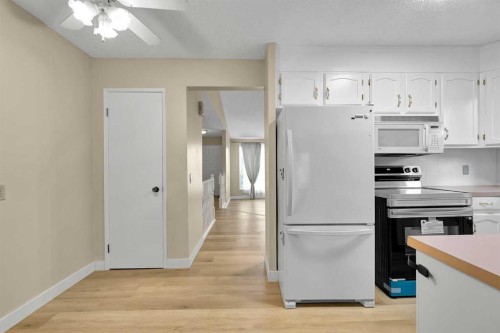 1111 Berkley Drive Nw, Calgary, AB - Indoor Photo Showing Kitchen