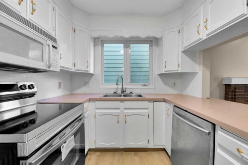1111 Berkley Drive Nw, Calgary, AB - Indoor Photo Showing Kitchen With Double Sink