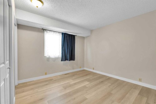 1111 Berkley Drive Nw, Calgary, AB - Indoor Photo Showing Other Room