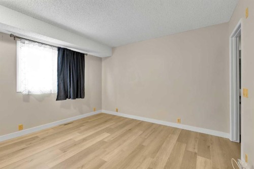 1111 Berkley Drive Nw, Calgary, AB - Indoor Photo Showing Other Room