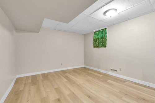 1111 Berkley Drive Nw, Calgary, AB - Indoor Photo Showing Other Room