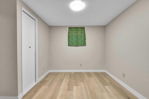 1111 Berkley Drive Nw, Calgary, AB - Indoor Photo Showing Other Room
