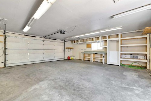 1111 Berkley Drive Nw, Calgary, AB - Indoor Photo Showing Garage