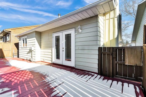 1111 Berkley Drive Nw, Calgary, AB - Outdoor With Exterior