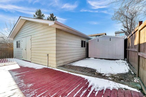 1111 Berkley Drive Nw, Calgary, AB - Outdoor With Exterior