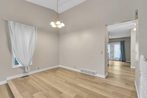 1111 Berkley Drive Nw, Calgary, AB - Indoor Photo Showing Other Room
