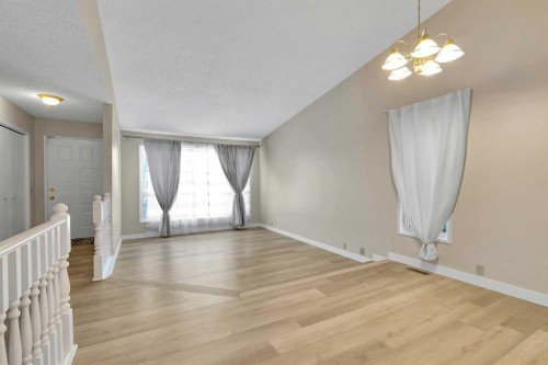 1111 Berkley Drive Nw, Calgary, AB - Indoor Photo Showing Other Room