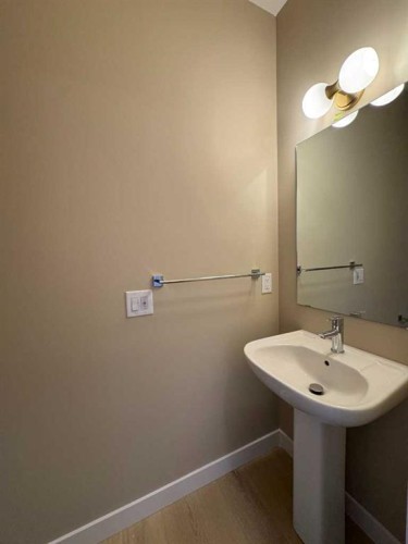 275 Waterford Heights, Chestermere, AB - Indoor Photo Showing Bathroom