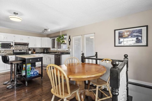 2302 Olympia Drive Se, Calgary, AB - Indoor Photo Showing Dining Room