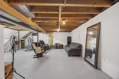 2302 Olympia Drive Se, Calgary, AB - Indoor Photo Showing Other Room