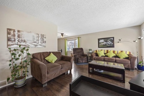 2302 Olympia Drive Se, Calgary, AB - Indoor Photo Showing Living Room