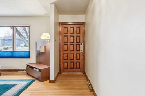 44 Fairview Crescent Se, Calgary, AB - Indoor Photo Showing Other Room
