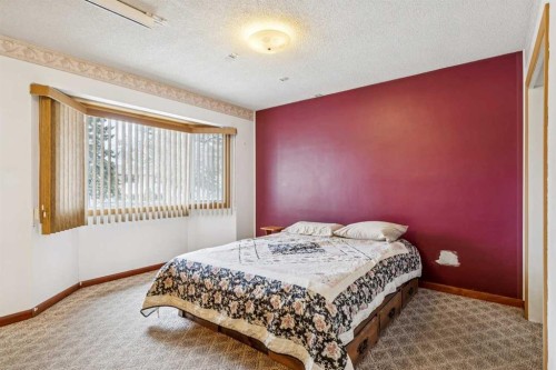 44 Fairview Crescent Se, Calgary, AB - Indoor Photo Showing Bedroom