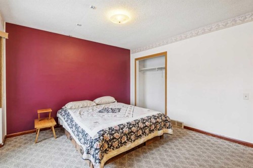 44 Fairview Crescent Se, Calgary, AB - Indoor Photo Showing Bedroom