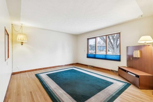 44 Fairview Crescent Se, Calgary, AB - Indoor Photo Showing Other Room