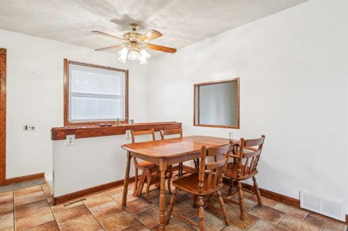 44 Fairview Crescent Se, Calgary, AB - Indoor Photo Showing Dining Room