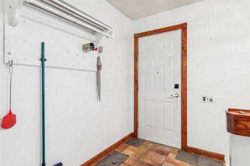 44 Fairview Crescent Se, Calgary, AB - Indoor Photo Showing Other Room