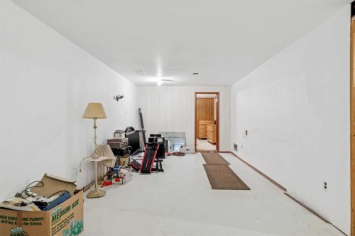 44 Fairview Crescent Se, Calgary, AB - Indoor Photo Showing Other Room
