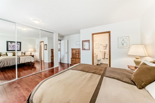157 Hawkstone Manor Nw, Calgary, AB - Indoor Photo Showing Bedroom