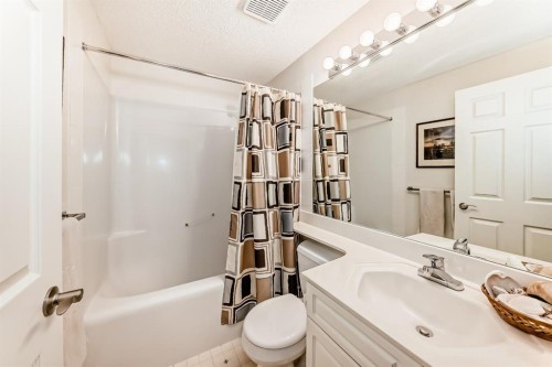 157 Hawkstone Manor Nw, Calgary, AB - Indoor Photo Showing Bathroom