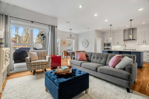 274 Somme Avenue Sw, Calgary, AB - Indoor Photo Showing Living Room