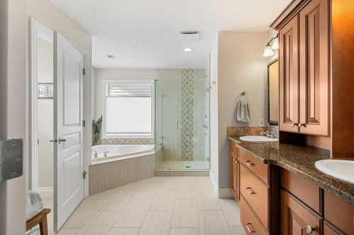 274 Somme Avenue Sw, Calgary, AB - Indoor Photo Showing Bathroom