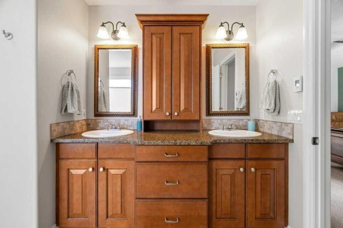 274 Somme Avenue Sw, Calgary, AB - Indoor Photo Showing Bathroom