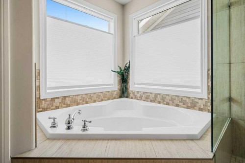 274 Somme Avenue Sw, Calgary, AB - Indoor Photo Showing Bathroom
