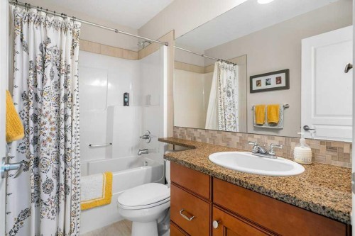 274 Somme Avenue Sw, Calgary, AB - Indoor Photo Showing Bathroom